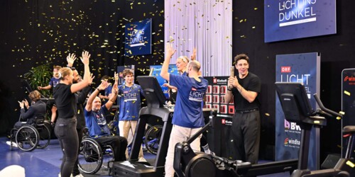 Sportler feiern bei der Licht ins Dunkel Gala 2025